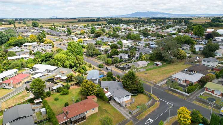 2 Mabian Crescent Deanwell_17