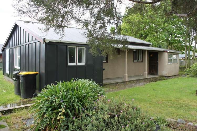 23 Pembertons Road Sefton_10