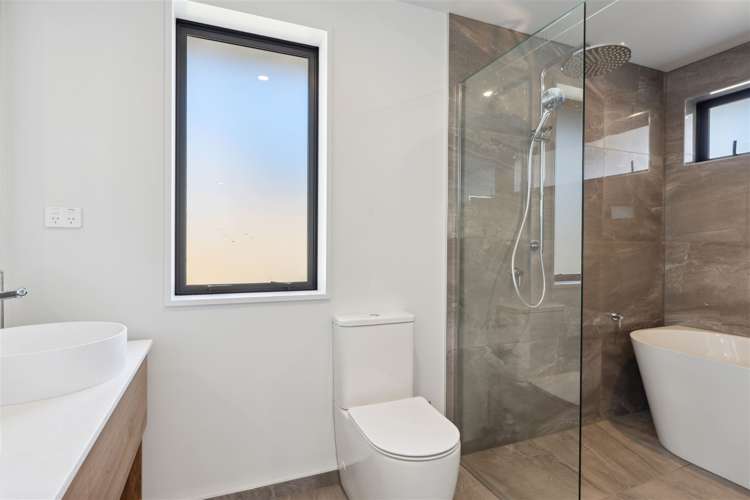 1 Candlesticks Crescent Lincoln_19