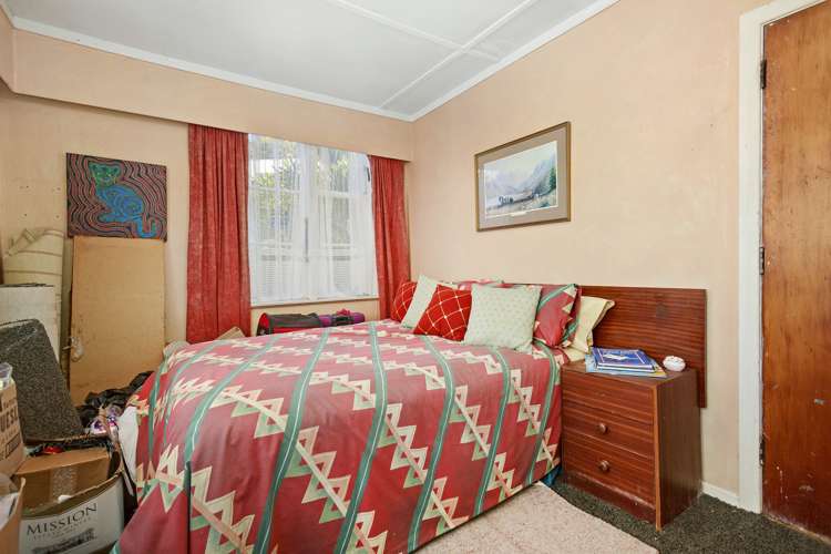 2 Burke Grove Naenae_7