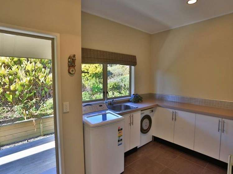 8 Governors Heights Whangamata_16