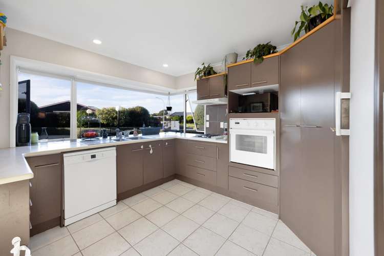 283 Glover Road Hawera_18