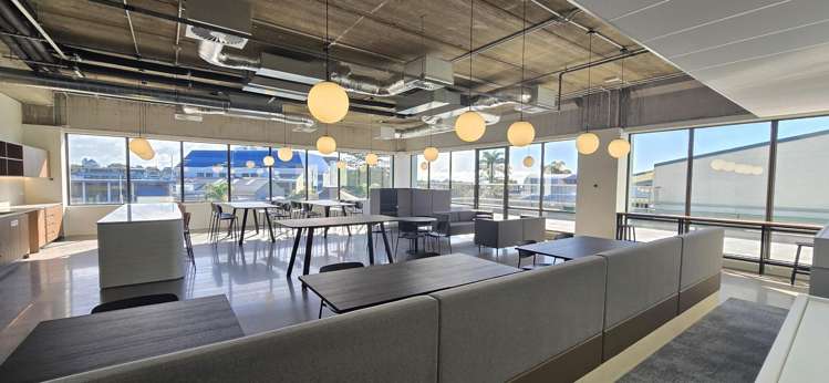 1-7 The Strand Takapuna_5
