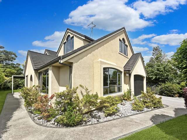 HOKOWHITU - 4 BEDROOMS