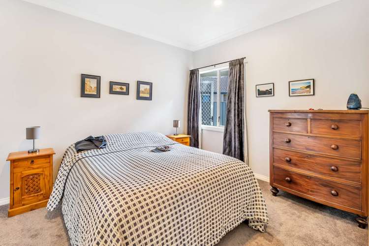 28 Delta Mews Place Clive_13