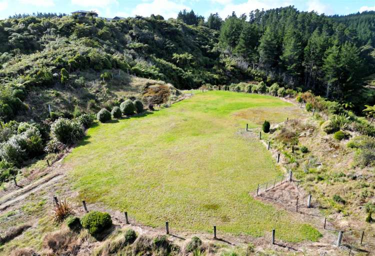 135 Coulson Road Paroa_14