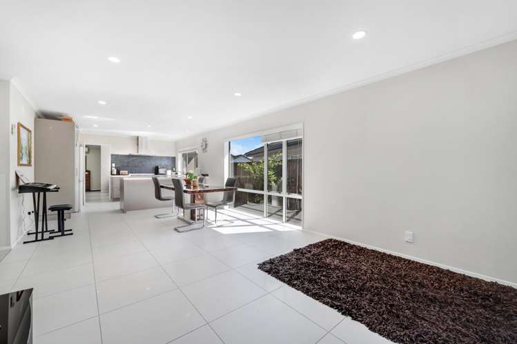 8 Reno Way Flat Bush_17