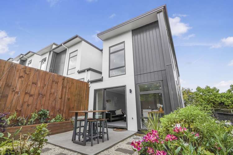 10/25 Thackeray Street Hamilton Lake_15