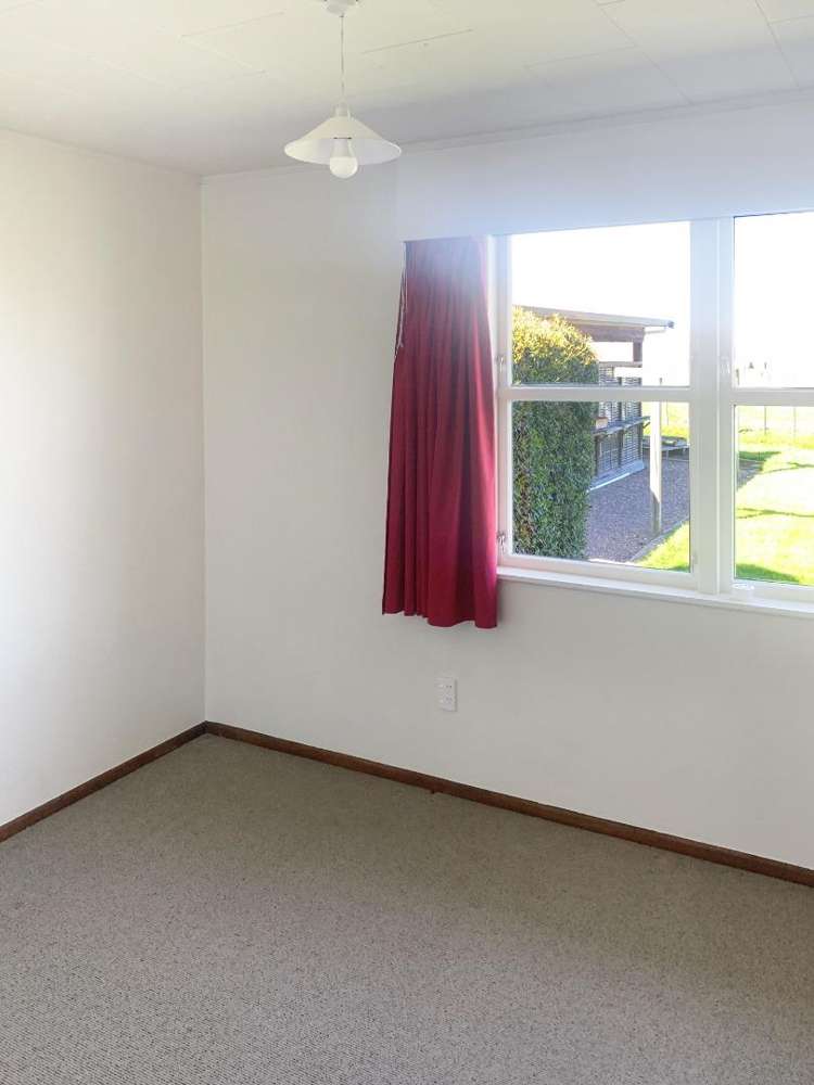 151 Longlands Road East 10486_5
