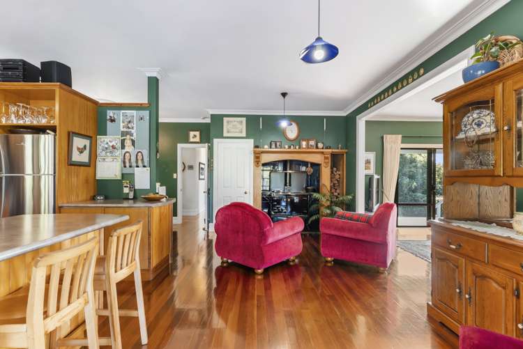 15 Long Road Waitakere_9