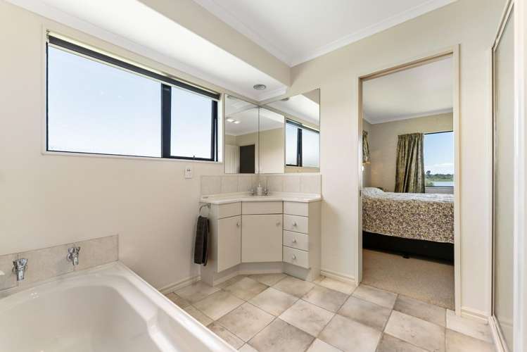 14 Lorrigan Way Welcome Bay_13