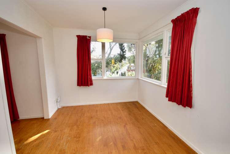 64 Selwyn Cres Forrest Hill_9