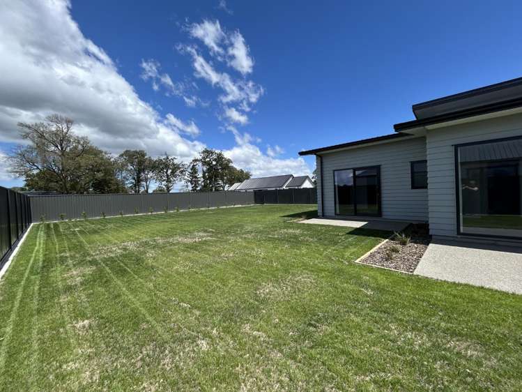 12 Sir Bob Charles Drive 10754_2