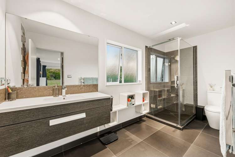 1 Ngaire Close Wainui_14