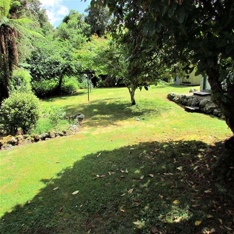 16 Stuart Street Lake Kaniere_14