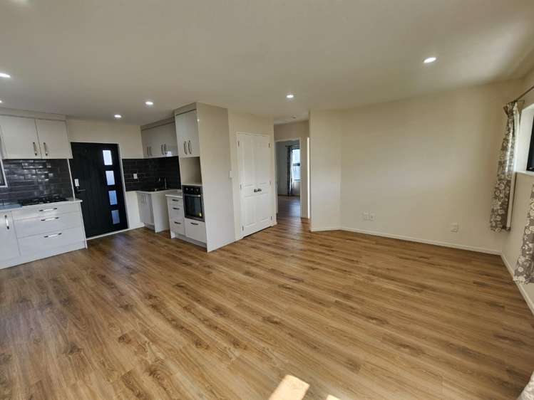 51a Astley Avenue 1732_3