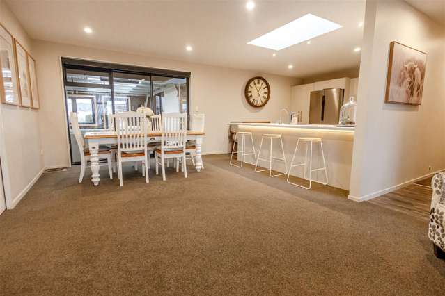 8 Higgins Place Paroa_3