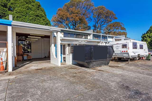 Tradie warehouse or ‘man cave’ storage unit in Avondale