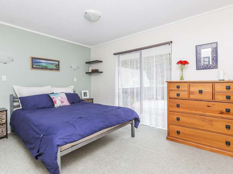 72 Omapere Street Whitby_12