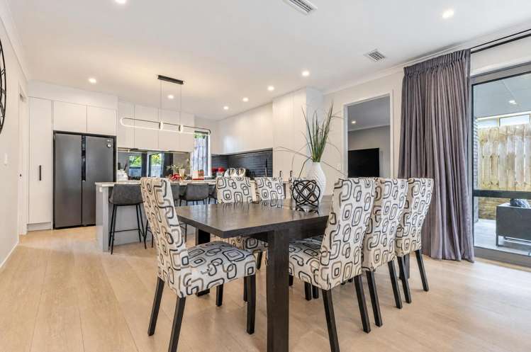 54A Meadway Sunnyhills_13