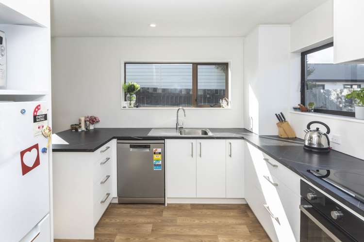 2/68 Ottawa Road Wainoni_6