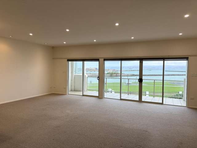 9/100 Customhouse Street 1052_3