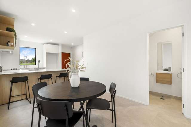 51 Nga Pona Toru Road Flat Bush_3