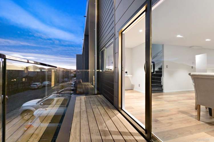 109 Bordeaux Parade Te Atatu South_2