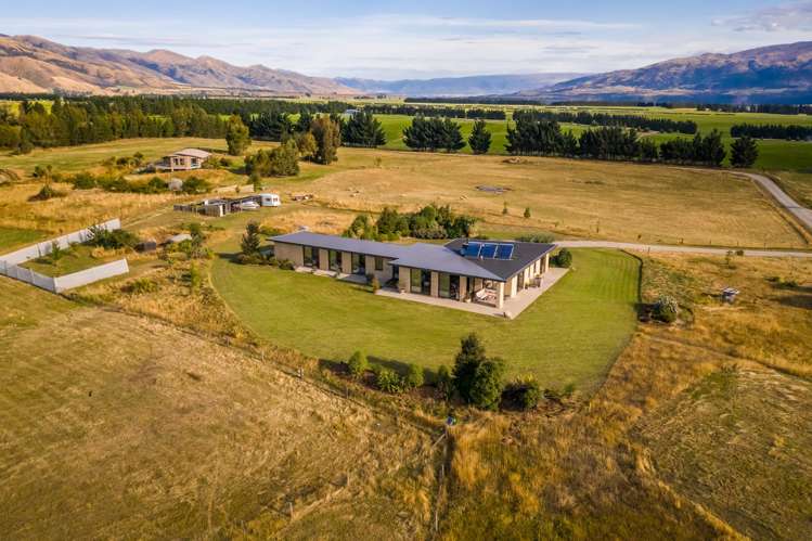 197 Loess Lane Hawea Flat_24