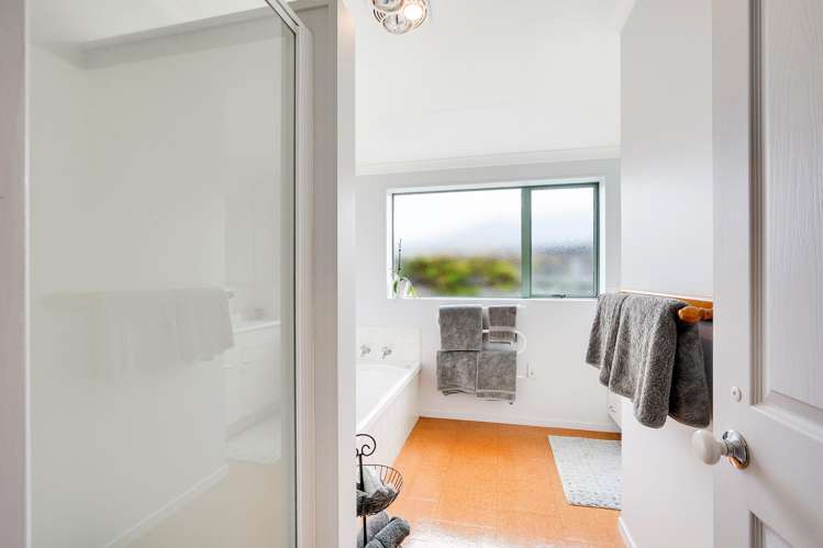 24 Limousin Place Grandview Heights_13