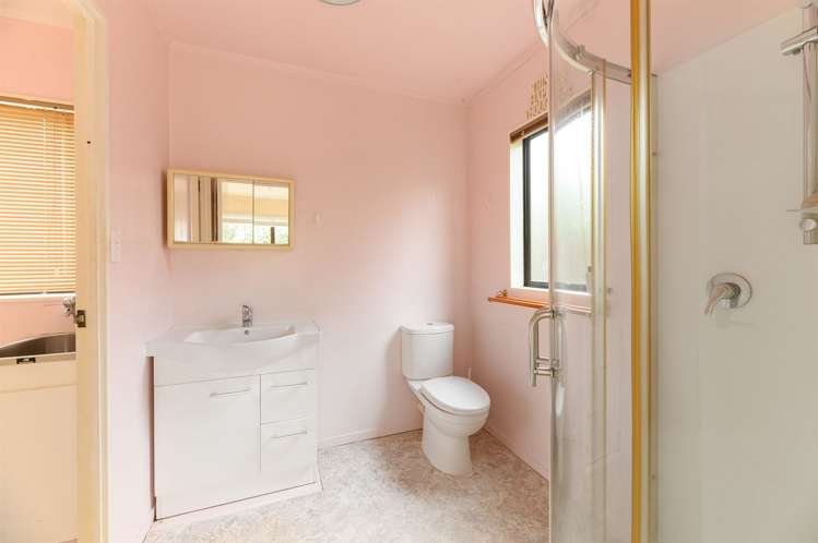 2/121 Bruce Mclaren Road Henderson_6