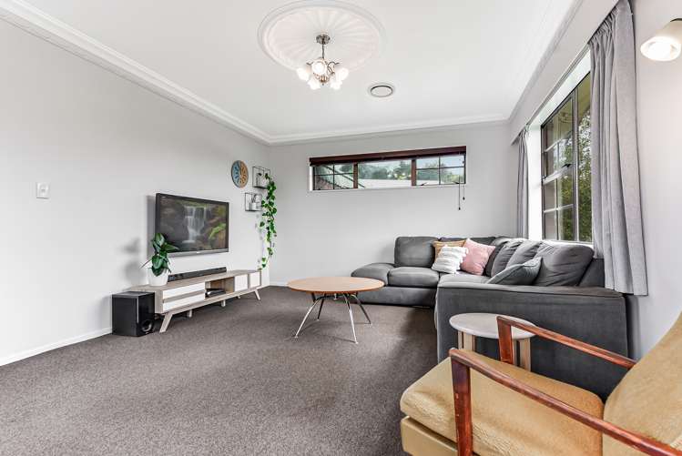 127 Amanda Avenue Dinsdale_1