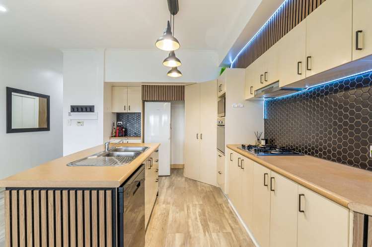 8 Quarter Deck Lane Gulf Harbour_17