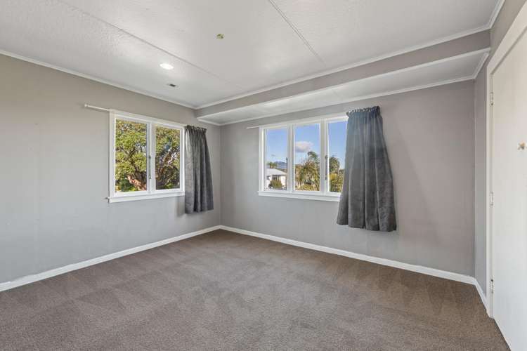 15 York Crescent Westown_13