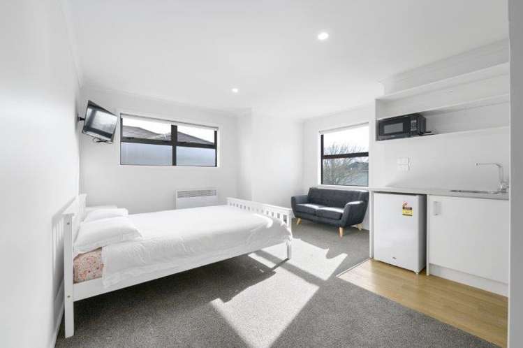 2/54a Cook Street 1074_2