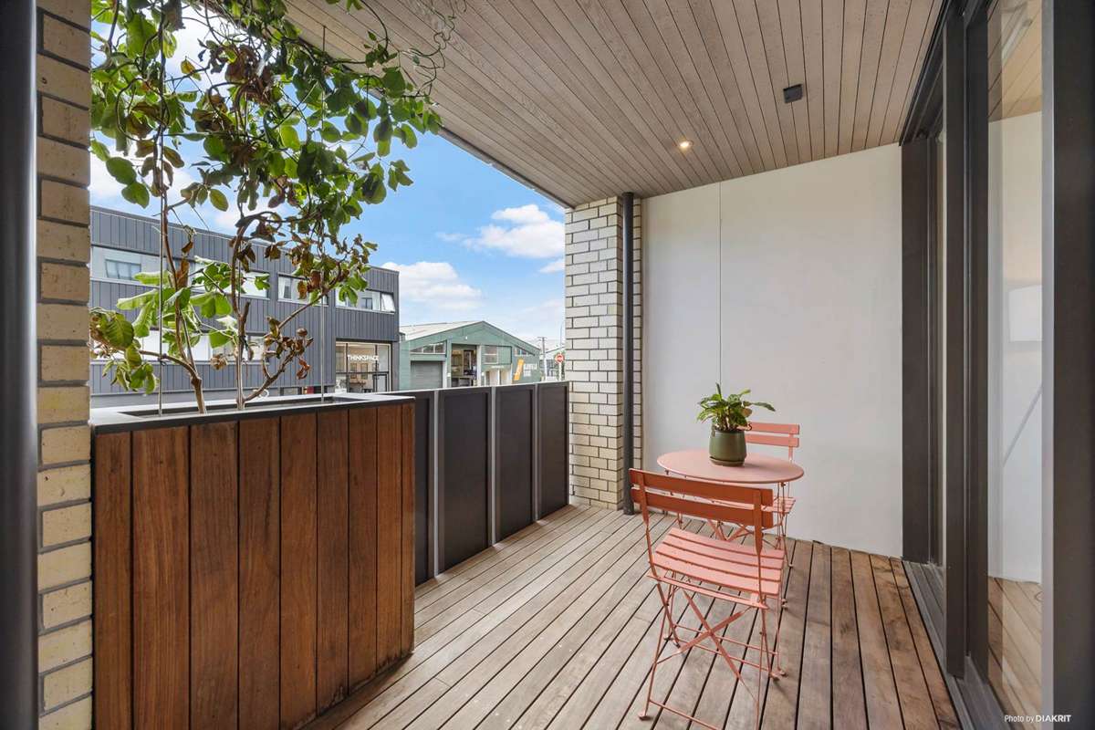 101/23A Pollen Street_3