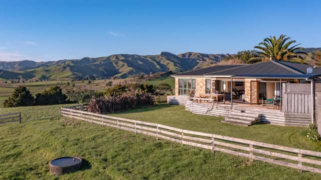 Country Retreat with Lake Views!