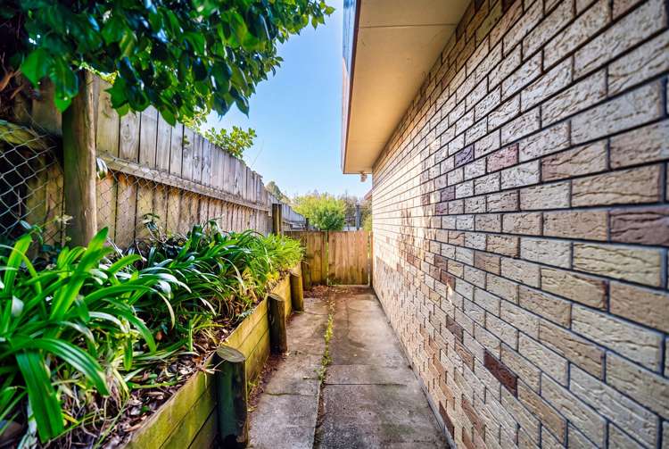 11 Plumstead Rise Glen Eden_19