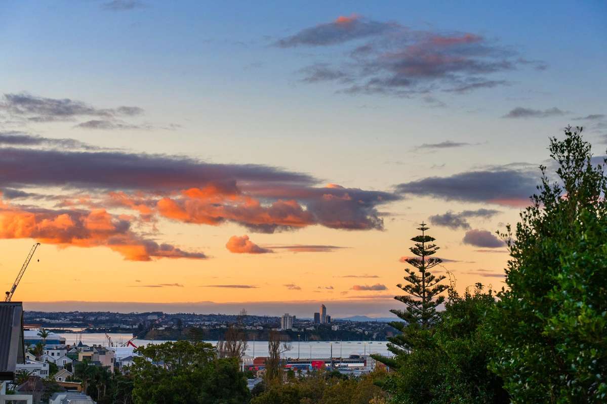 2/10 St Georges Bay Road_0