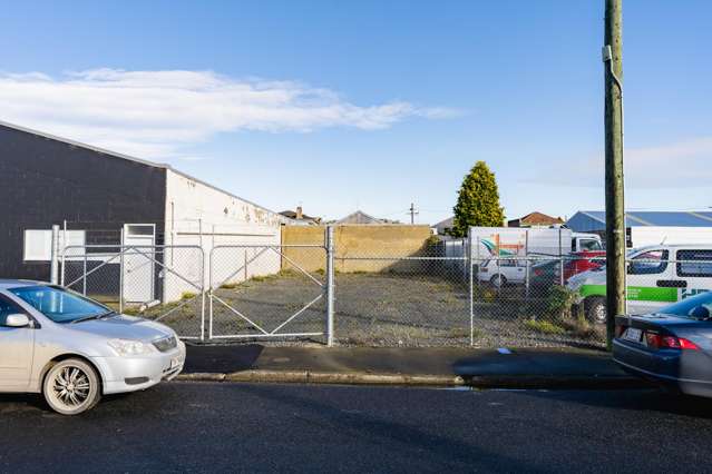 Prime Storage & Parking – 261m² South Dunedin Yard