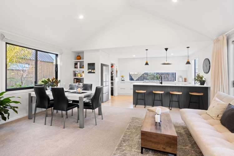 12 Spitfire Drive Burleigh_10