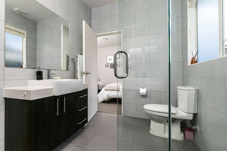 12 Lemon Grove Lane Greenhithe_15