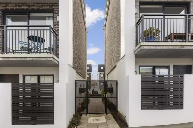 4F/11 Newtown Ave Newtown_10