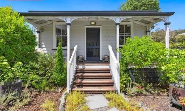 RUSSELL - TWO BEDROOMS - $625.00/WEEK