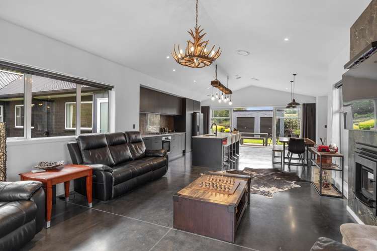 13 Tari Road Pukeatua_11