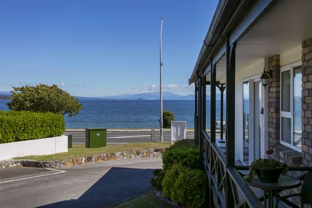 2/116 Lake Terrace Taupo_2