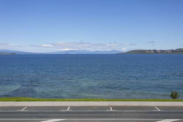 12/88 Lake Terrace Taupo_1