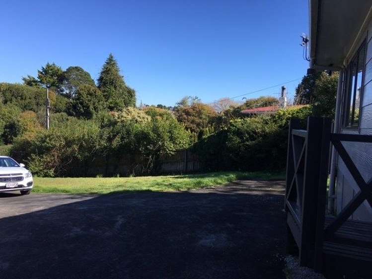 2/135 Edmonton Road Te Atatu South_16