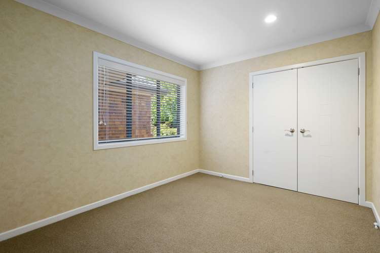 200 The Oaks Drive Leamington_16