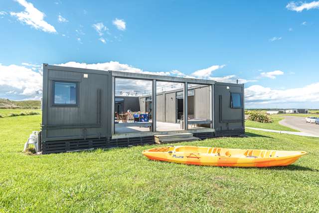 UNIQUE POD STYLE PROPERTY AT WAIPIPI BEACH